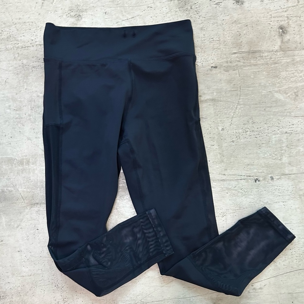 Vie Active yoga leggings M mesh leg bottom